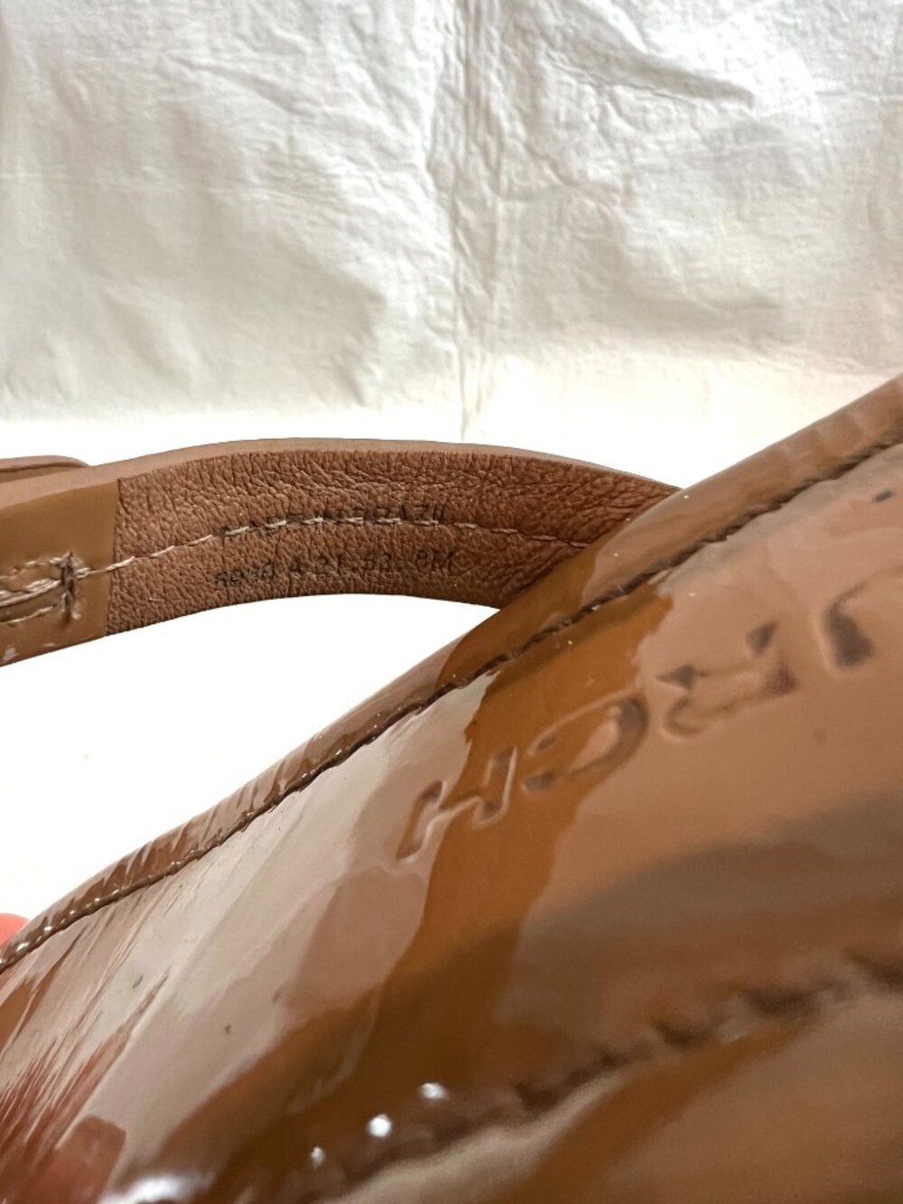 Tory Burch sandals miller flat flip flop tan patent leather size 8 monogram - Picture 12 of 12